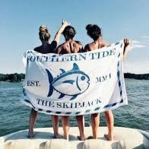 Meet your Posher, Nora